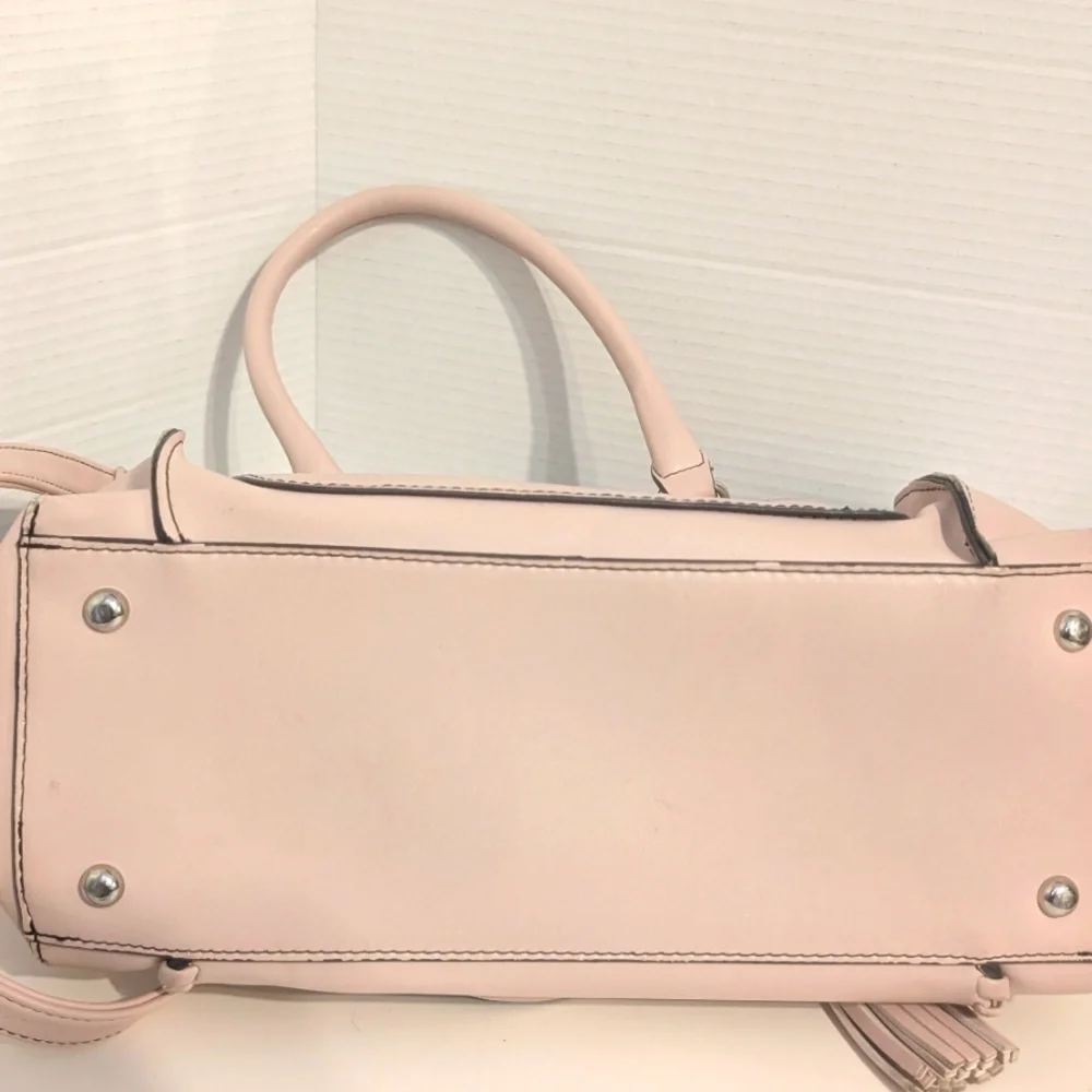 London Fog Pale Pink Leather‎ Handbag With Pockets